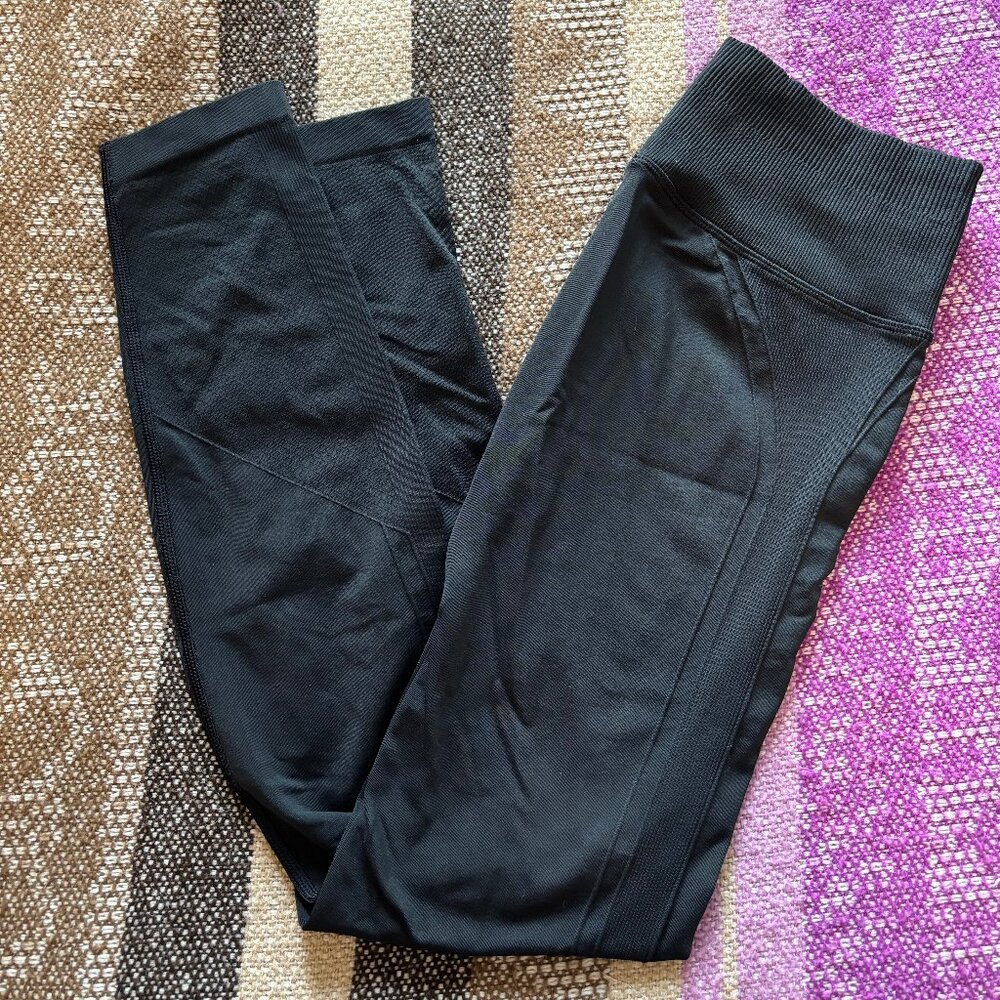 Lululemon black leggings, size 6